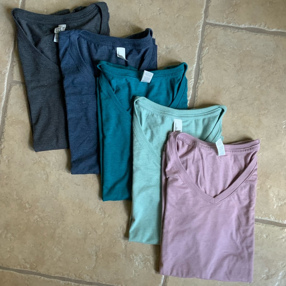 NWOT District Bundle of 5 T-Shirts Poly/Cotton/Rayon Blend All Sz Large